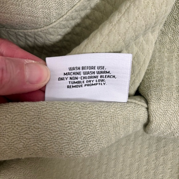 William Sonoma Square Pillow Cover Sham Quilted Scalloped Edge Green 26”x 26” - Picture 10 of 10